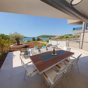 Oranz Apartment